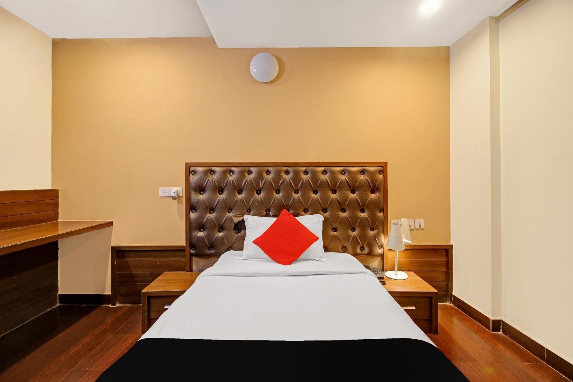 Collection O 82357 Hotel Surabhi Pride Trimulgherry Exterior photo
