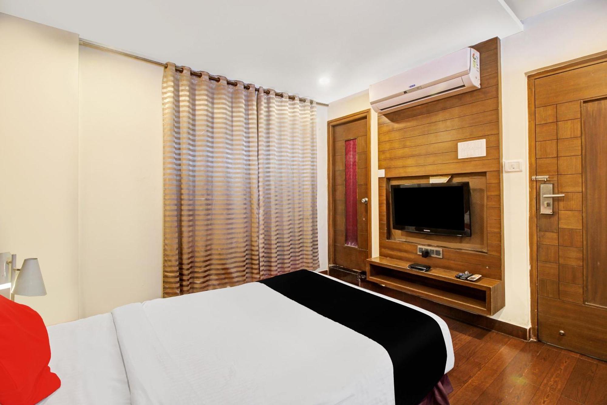 Collection O 82357 Hotel Surabhi Pride Trimulgherry Exterior photo